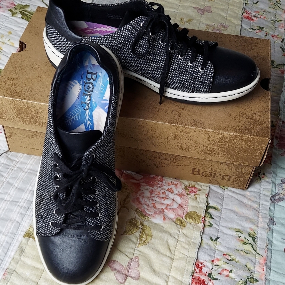 Born Bengta Sneaker size 10 black